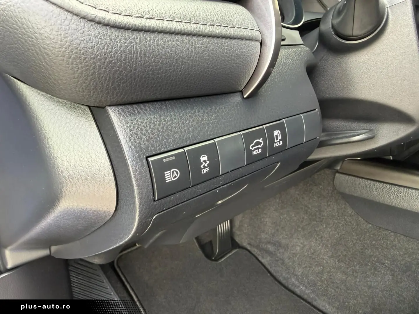 Toyota Camry Business 2.5 Hybrid