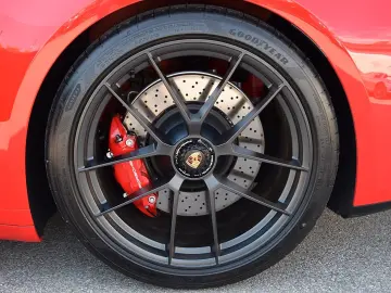 PORSCHE 911 Carrera 3.6 GTS T-Hybrid GTS 4 (EURO 6e)