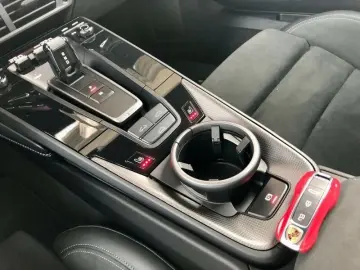 PORSCHE 911 Carrera 4 GTS LIFT CARBON BUR 360 LEDER