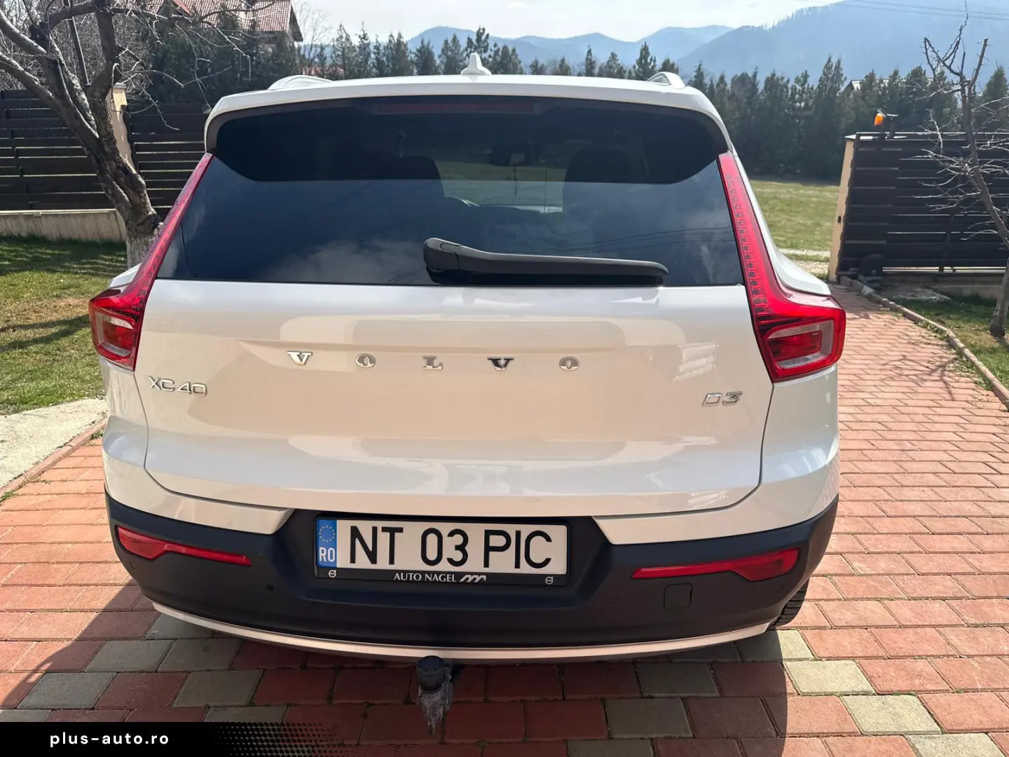 VOLVO XC40
