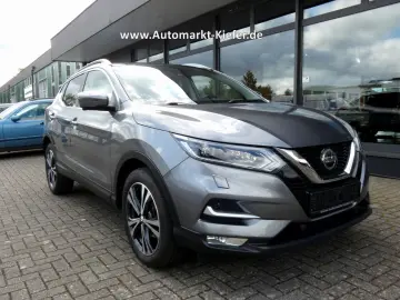 NISSAN Qashqai 1.3 DCT N-Connecta Panorama 18-Zoll LED