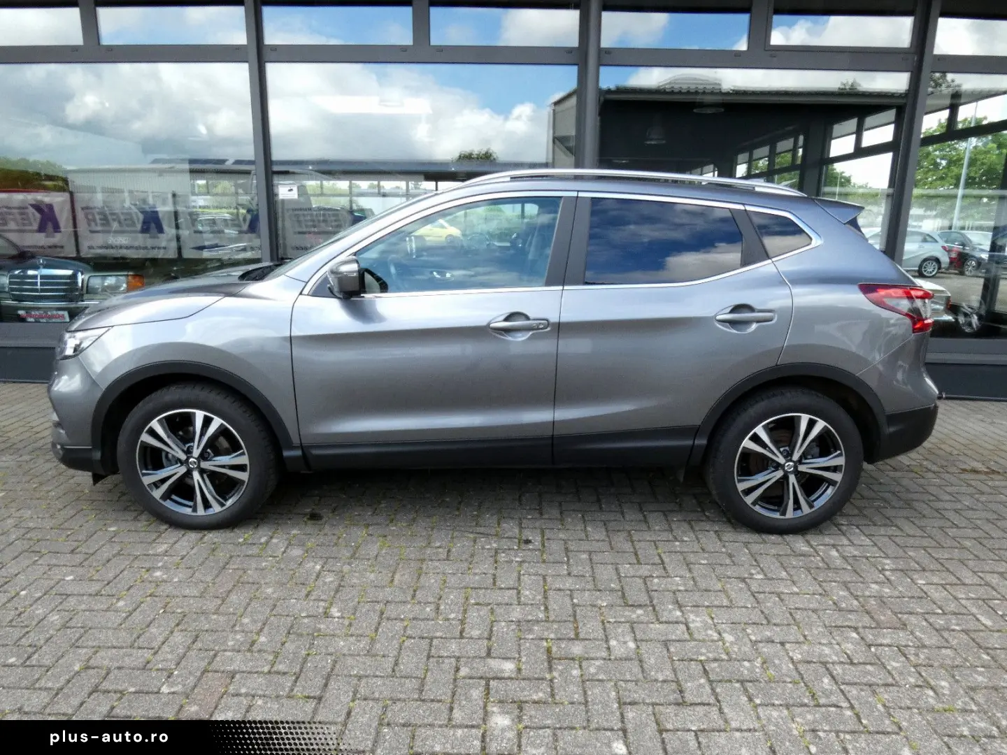 NISSAN Qashqai 1.3 DCT N-Connecta Panorama 18-Zoll LED