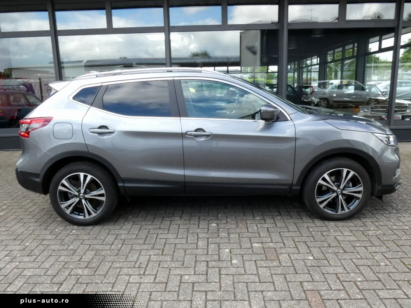NISSAN Qashqai 1.3 DCT N-Connecta Panorama 18-Zoll LED