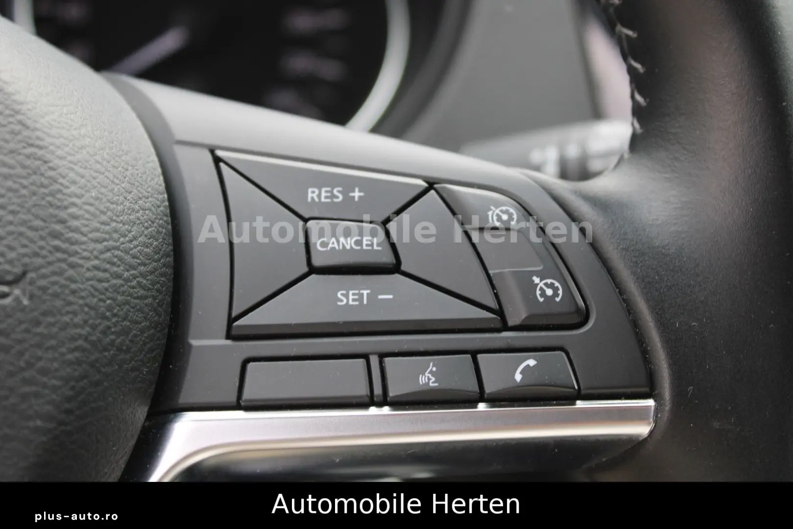 NISSAN Qashqai 1.3 Acenta NAVI TEMPOMAT 39000KM!