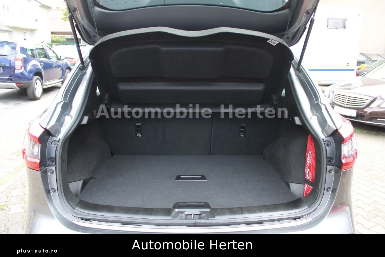 NISSAN Qashqai 1.3 Acenta NAVI TEMPOMAT 39000KM!