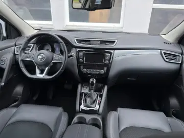NISSAN Qashqai 2 1.3 DIG-T Tekna