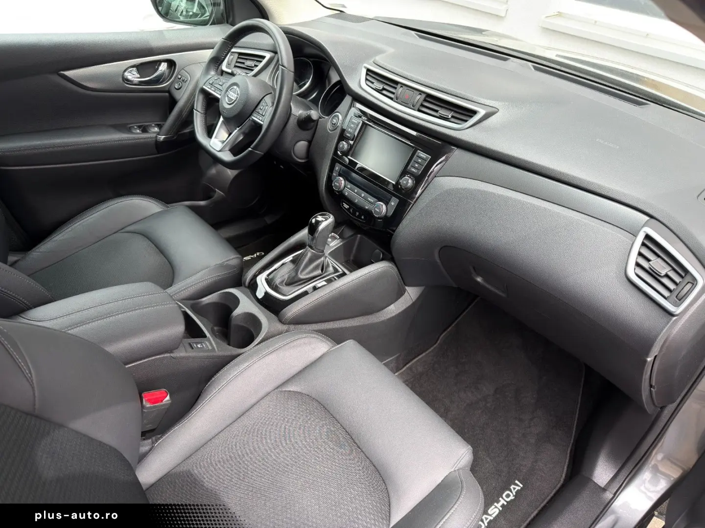 NISSAN Qashqai 2 1.3 DIG-T Tekna