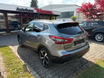 NISSAN Qashqai 2 1.3 DIG-T Tekna