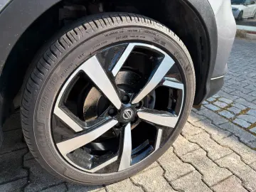 NISSAN Qashqai 2 1.3 DIG-T Tekna
