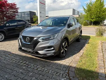 NISSAN Qashqai 2 1.3 DIG-T Tekna