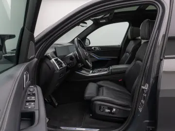 BMW X5 M60i 360  HUD H K SoftCl Panorama Sky Lounge