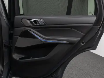 BMW X5 M60i 360  HUD H K SoftCl Panorama Sky Lounge