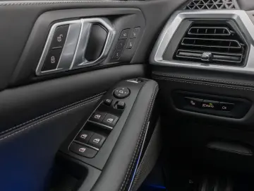 BMW X5 M60i 360  HUD H K SoftCl Panorama Sky Lounge
