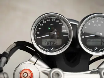 BMW R NINE T