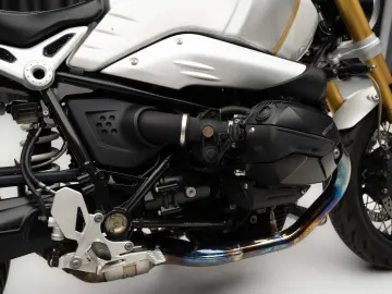 BMW R NINE T