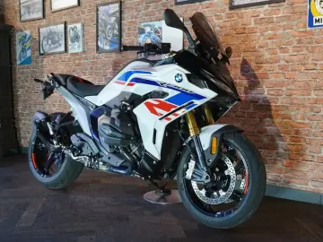 BMW R 1300 RS Performance ASA 3 Pakete  Akrapovic´