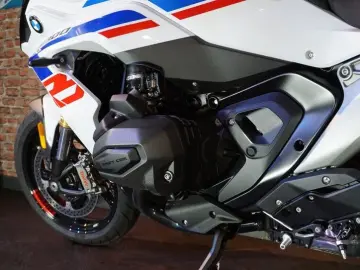BMW R 1300 RS Performance ASA 3 Pakete  Akrapovic´