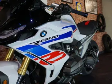 BMW R 1300 RS Performance ASA 3 Pakete  Akrapovic´