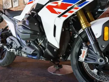 BMW R 1300 RS Performance ASA 3 Pakete  Akrapovic´