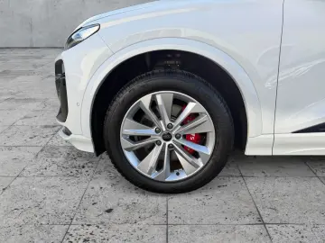 AUDI SQ6 e-tron QU MATRIX NAVI HuD B&O ACC AHK AIR 21
