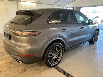 PORSCHE Cayenne E-Hybrid