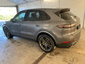 PORSCHE Cayenne E-Hybrid
