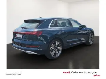 AUDI e-tron quattro 55 advanced 22 B&O PhoneBox Umgeb