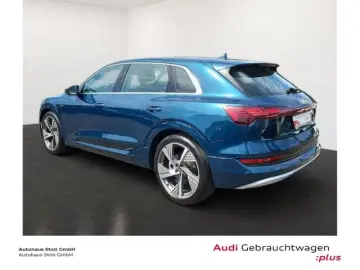 AUDI e-tron quattro 55 advanced 22 B&O PhoneBox Umgeb