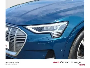 AUDI e-tron quattro 55 advanced 22 B&O PhoneBox Umgeb