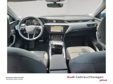 AUDI e-tron quattro 55 advanced 22 B&O PhoneBox Umgeb