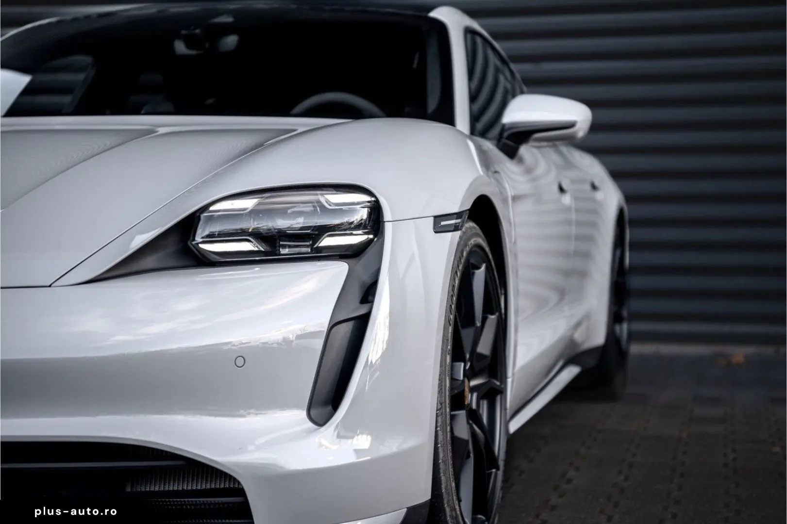 PORSCHE Taycan Turbo Sport Turismo - Krijt - Display - S