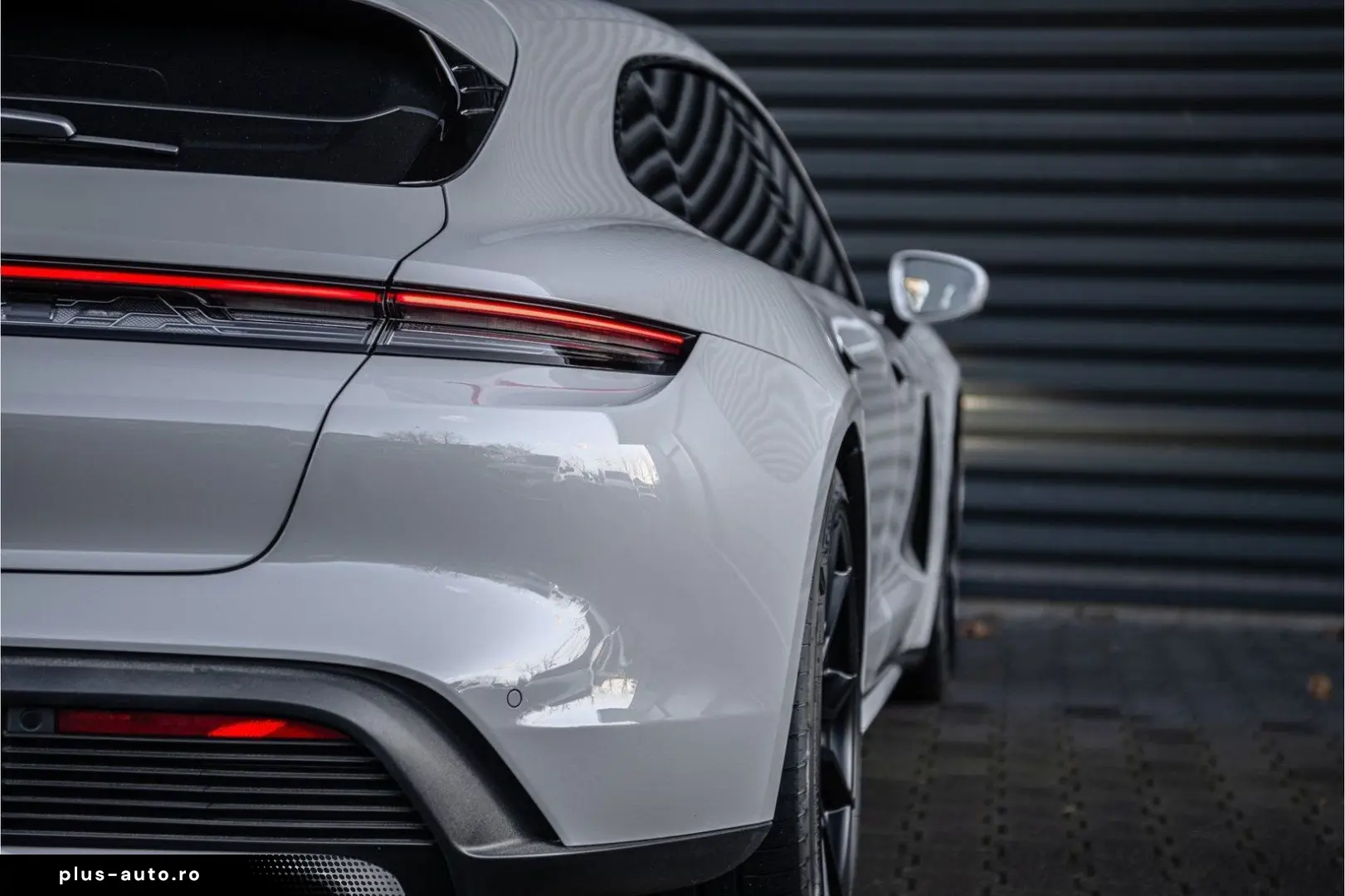 PORSCHE Taycan Turbo Sport Turismo - Krijt - Display - S
