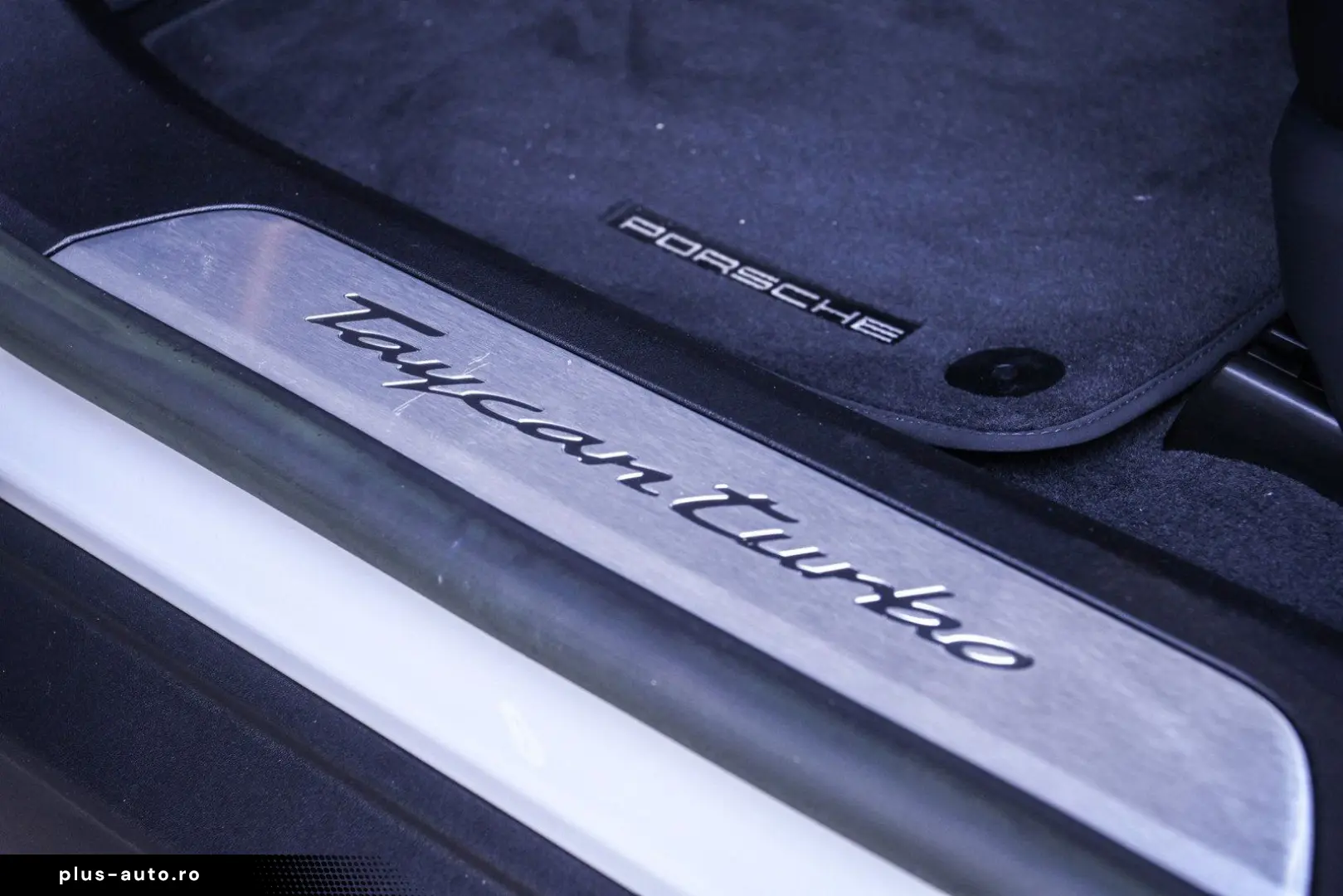 PORSCHE Taycan Turbo Sport Turismo - Krijt - Display - S