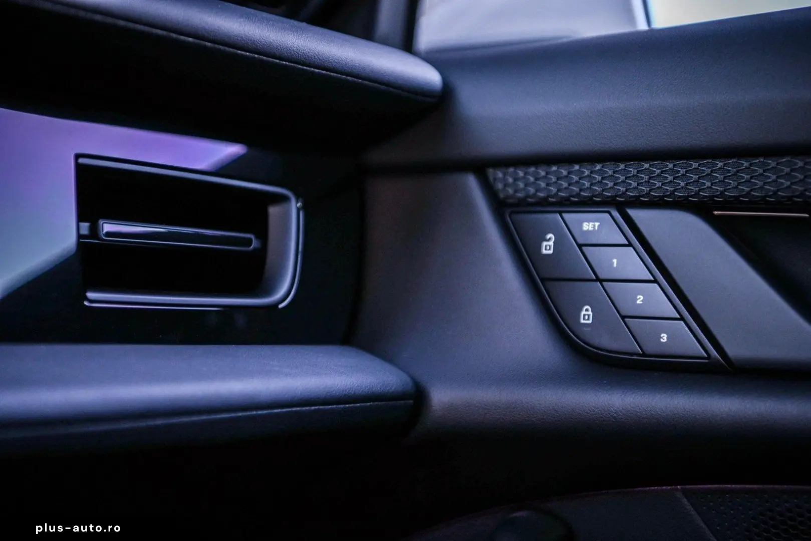 PORSCHE Taycan Turbo Sport Turismo - Krijt - Display - S