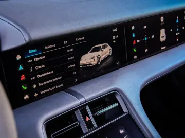 PORSCHE Taycan Turbo Sport Turismo - Krijt - Display - S