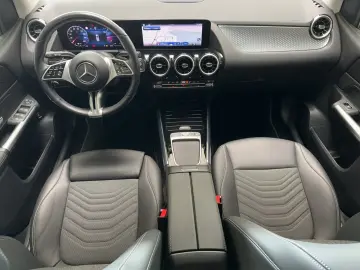 MERCEDES-BENZ B 180  Progressive Navi Autom. LED Sit…