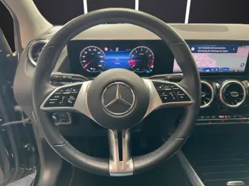 MERCEDES-BENZ B 180  Progressive Navi Autom. LED Sit…