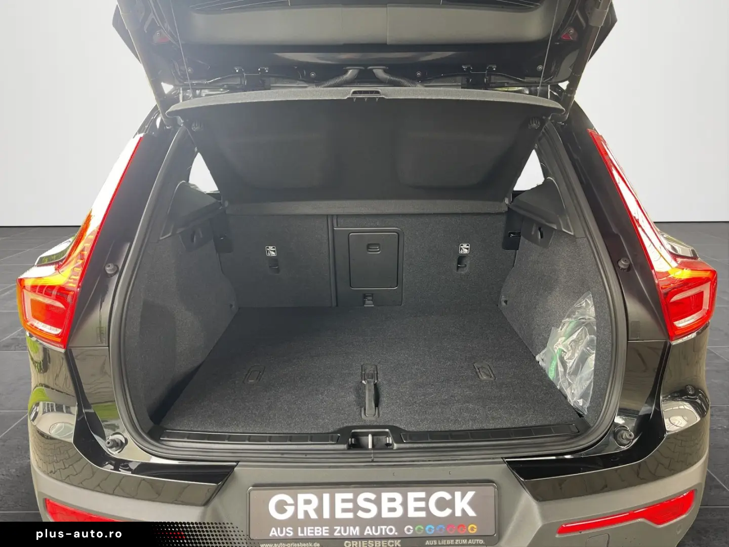 VOLVO XC40E Ultimate Pure AHK AWD SHZ DAB StHZG