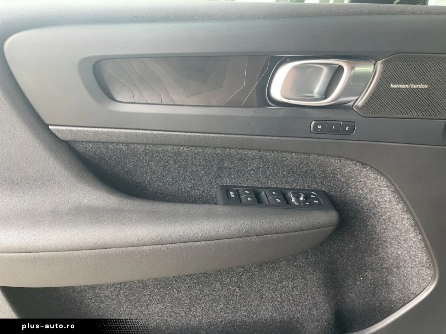 VOLVO XC40E Ultimate Pure AHK AWD SHZ DAB StHZG