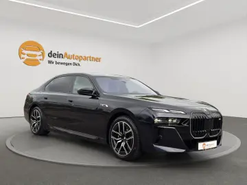 BMW i7 xDrive M70 HUD PANO TV FONT ENTERTAINMENT ACC