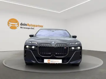 BMW i7 xDrive M70 HUD PANO TV FONT ENTERTAINMENT ACC