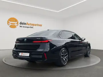 BMW i7 xDrive M70 HUD PANO TV FONT ENTERTAINMENT ACC