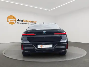 BMW i7 xDrive M70 HUD PANO TV FONT ENTERTAINMENT ACC