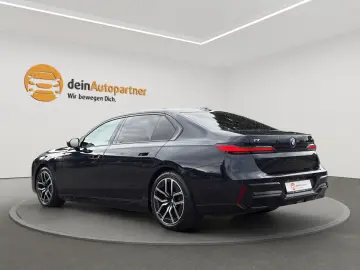 BMW i7 xDrive M70 HUD PANO TV FONT ENTERTAINMENT ACC