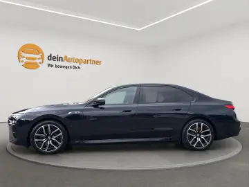 BMW i7 xDrive M70 HUD PANO TV FONT ENTERTAINMENT ACC