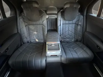 BMW i7 xDrive M70 HUD PANO TV FONT ENTERTAINMENT ACC