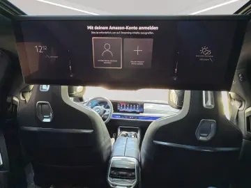 BMW i7 xDrive M70 HUD PANO TV FONT ENTERTAINMENT ACC