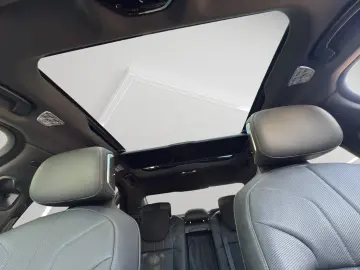 BMW i7 xDrive M70 HUD PANO TV FONT ENTERTAINMENT ACC