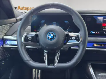 BMW i7 xDrive M70 HUD PANO TV FONT ENTERTAINMENT ACC