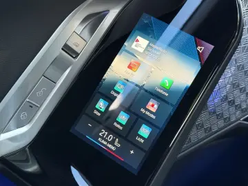 BMW i7 xDrive M70 HUD PANO TV FONT ENTERTAINMENT ACC